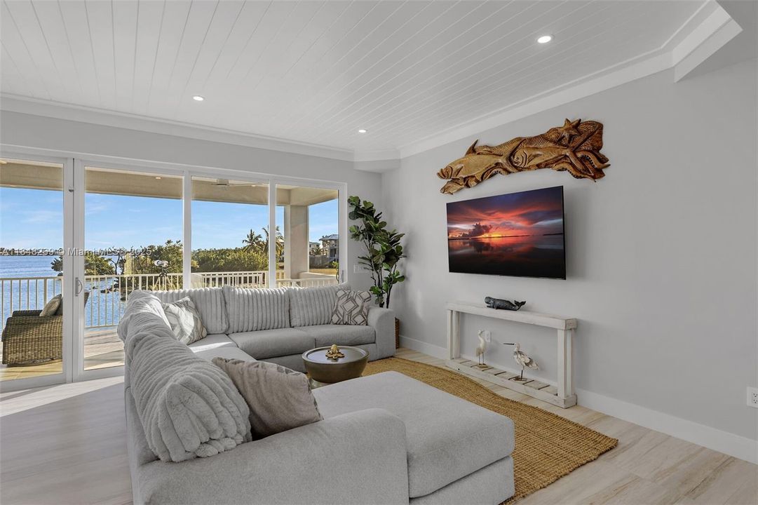 Recently Sold: $2,899,000 (4 beds, 4 baths, 2824 Square Feet)