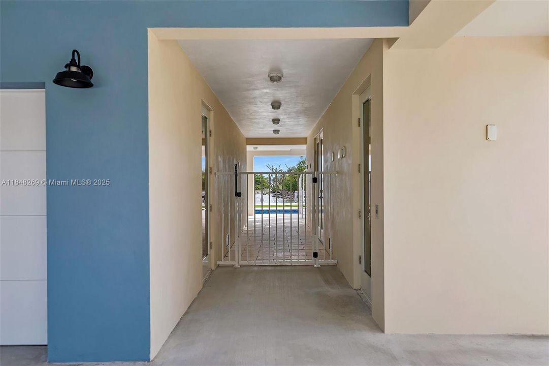 Recently Sold: $2,899,000 (4 beds, 4 baths, 2824 Square Feet)