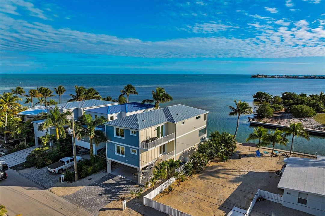 Recently Sold: $2,899,000 (4 beds, 4 baths, 2824 Square Feet)