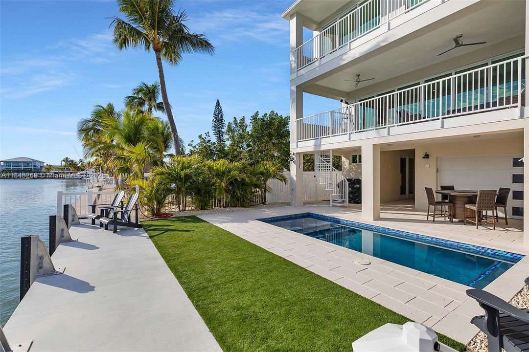 Recently Sold: $2,899,000 (4 beds, 4 baths, 2824 Square Feet)