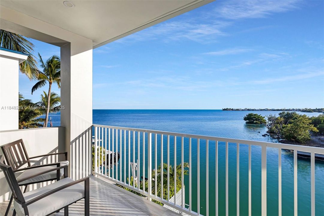 Recently Sold: $2,899,000 (4 beds, 4 baths, 2824 Square Feet)