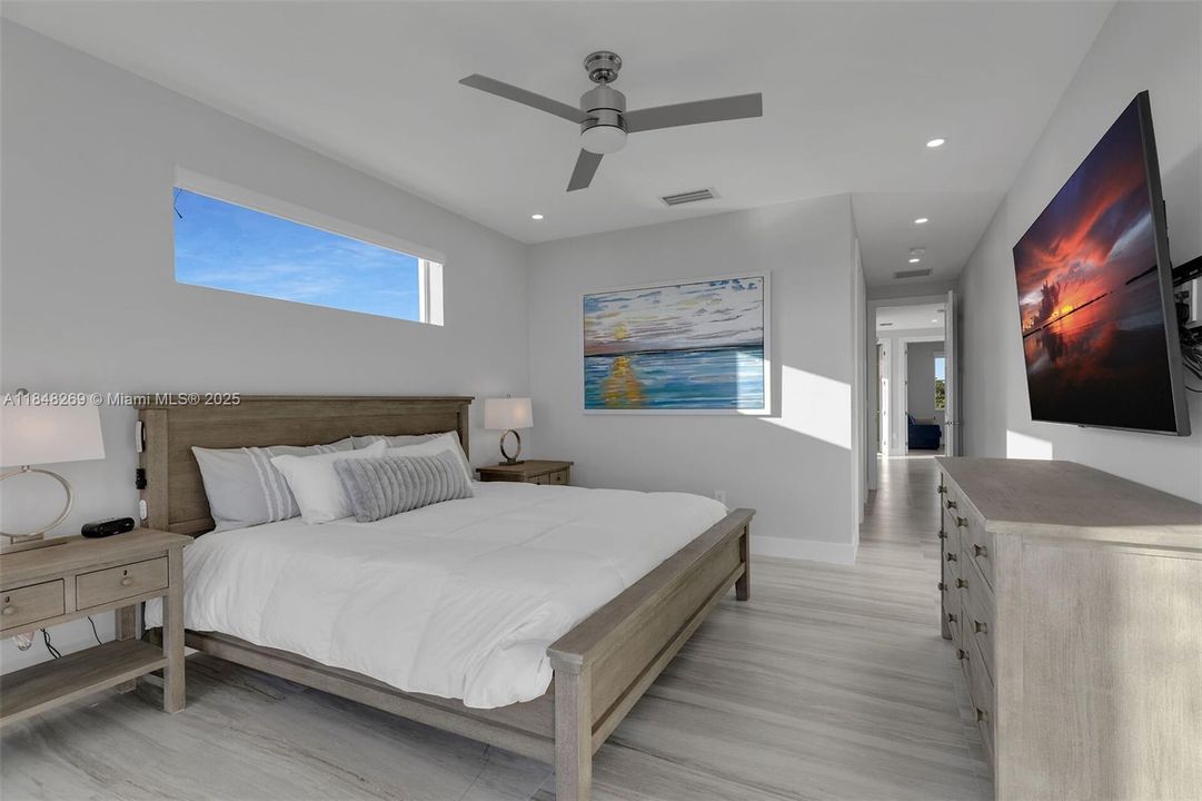 Recently Sold: $2,899,000 (4 beds, 4 baths, 2824 Square Feet)