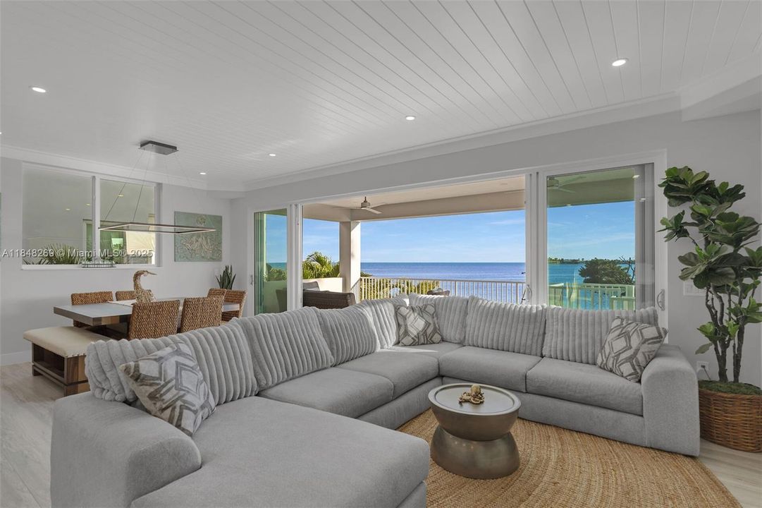 Recently Sold: $2,899,000 (4 beds, 4 baths, 2824 Square Feet)