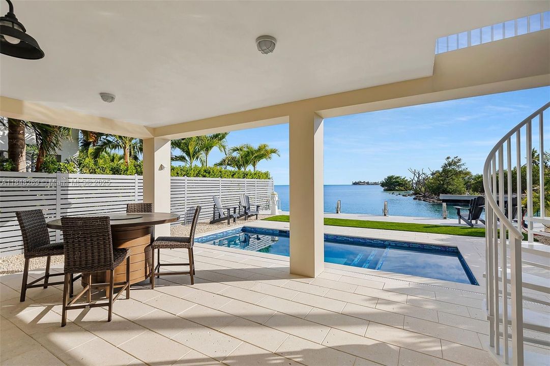 Recently Sold: $2,899,000 (4 beds, 4 baths, 2824 Square Feet)