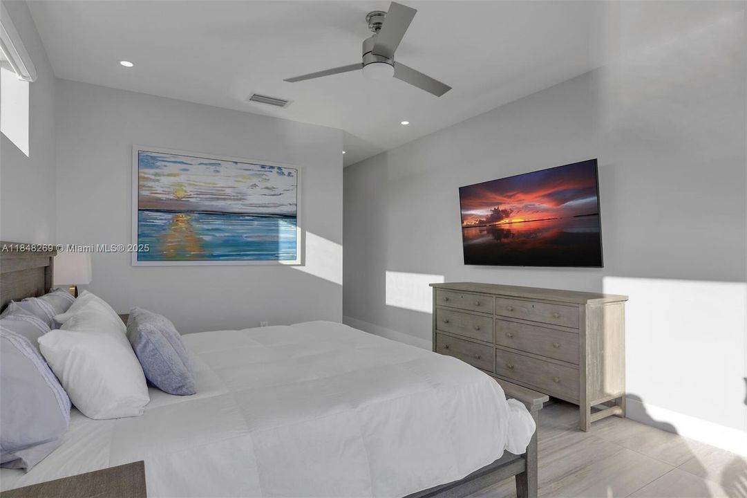 Recently Sold: $2,899,000 (4 beds, 4 baths, 2824 Square Feet)