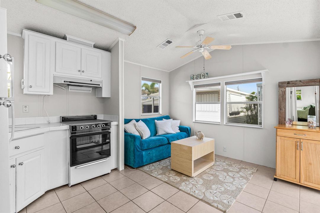 007-12HibiscusDrive-H-BrinyBreezes-FL-33