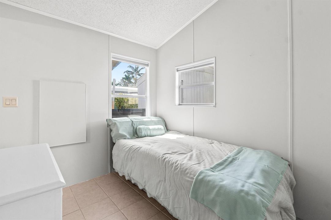 016-12HibiscusDrive-H-BrinyBreezes-FL-33