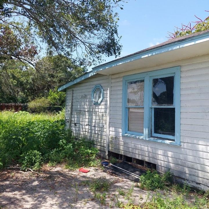 合同活跃: $89,999 (2 贝兹, 1 浴室, 0 平方英尺)