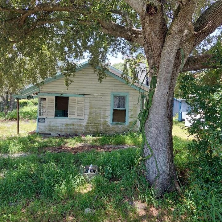 合同活跃: $89,999 (2 贝兹, 1 浴室, 0 平方英尺)