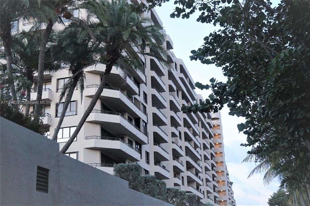 Recently Rented: $8,000 (2 beds, 2 baths, 1532 Square Feet)