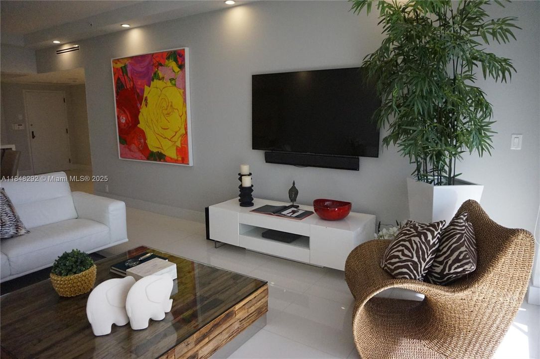 Recently Rented: $8,000 (2 beds, 2 baths, 1532 Square Feet)