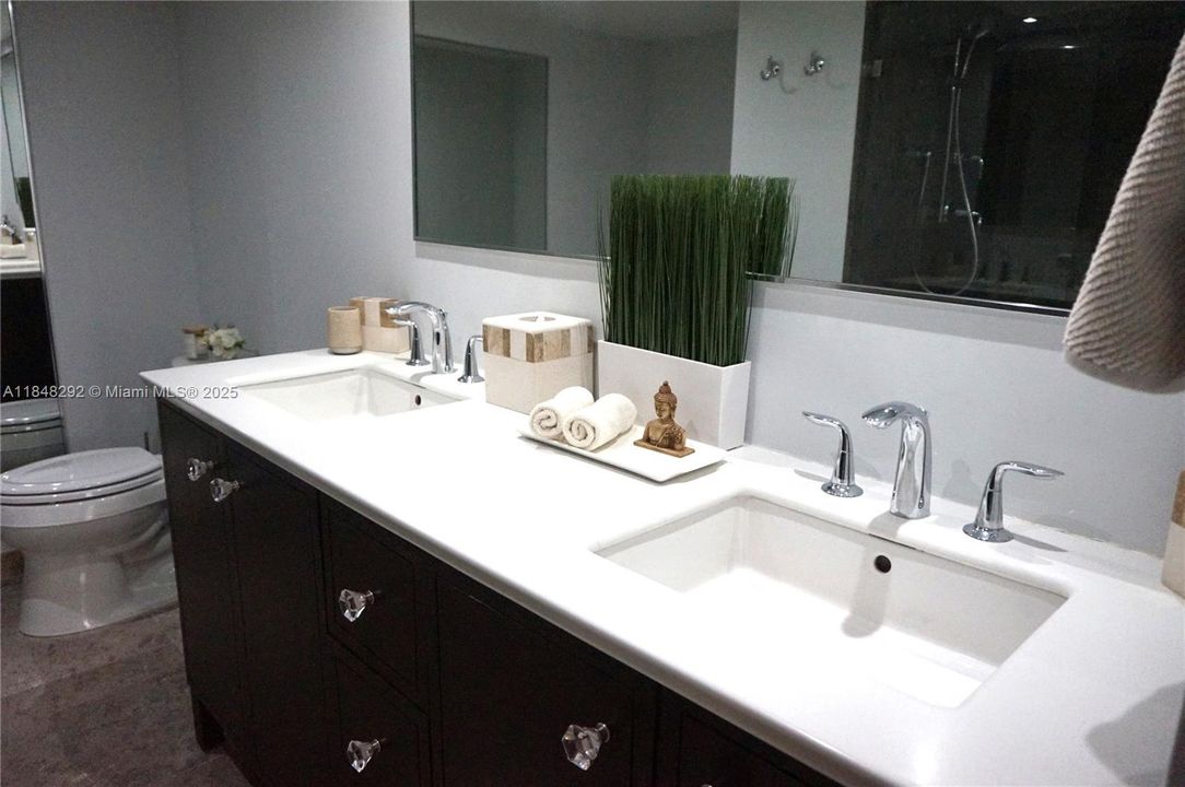 Recently Rented: $8,000 (2 beds, 2 baths, 1532 Square Feet)