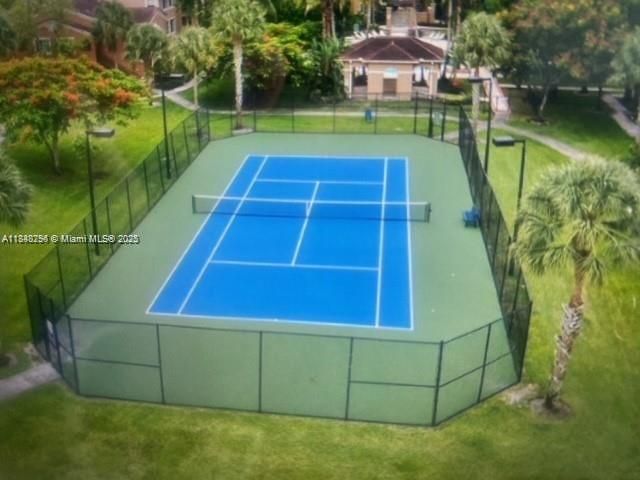 Activo con contrato: $253,000 (2 camas, 2 baños, 981 Pies cuadrados)