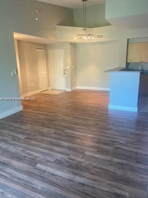 Activo con contrato: $253,000 (2 camas, 2 baños, 981 Pies cuadrados)