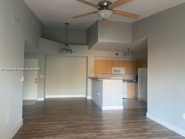 Activo con contrato: $253,000 (2 camas, 2 baños, 981 Pies cuadrados)