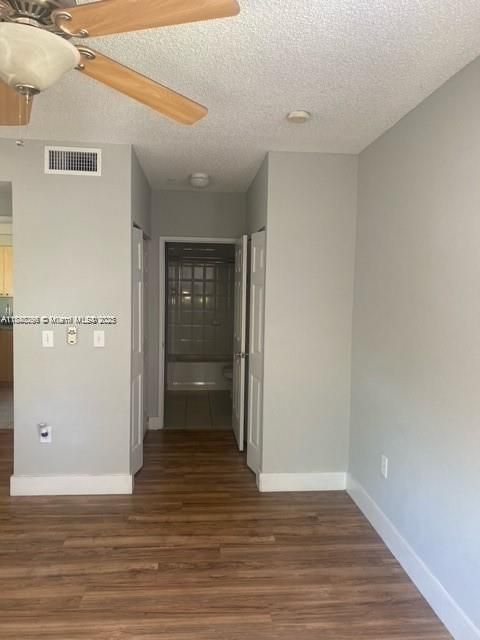 Activo con contrato: $253,000 (2 camas, 2 baños, 981 Pies cuadrados)