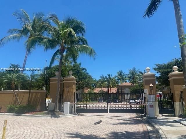 Activo con contrato: $253,000 (2 camas, 2 baños, 981 Pies cuadrados)