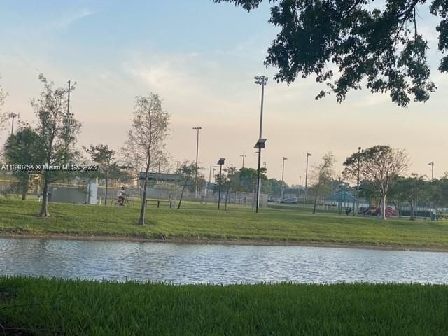 Activo con contrato: $253,000 (2 camas, 2 baños, 981 Pies cuadrados)