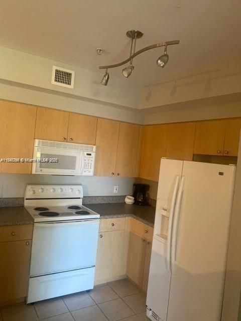 Activo con contrato: $253,000 (2 camas, 2 baños, 981 Pies cuadrados)