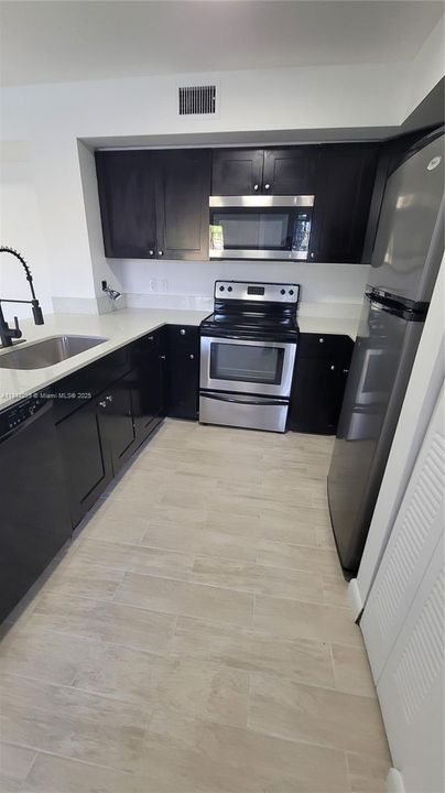 待售: $340,000 (2 贝兹, 2 浴室, 966 平方英尺)