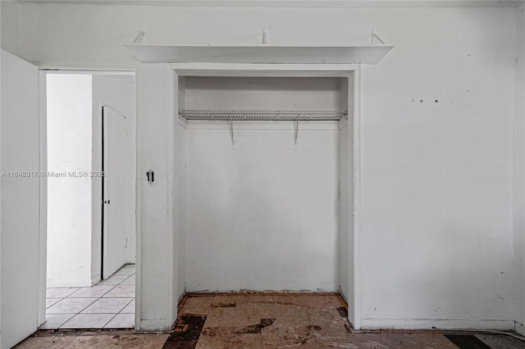 Active With Contract: $285,000 (2 beds, 1 baths, 864 Square Feet)