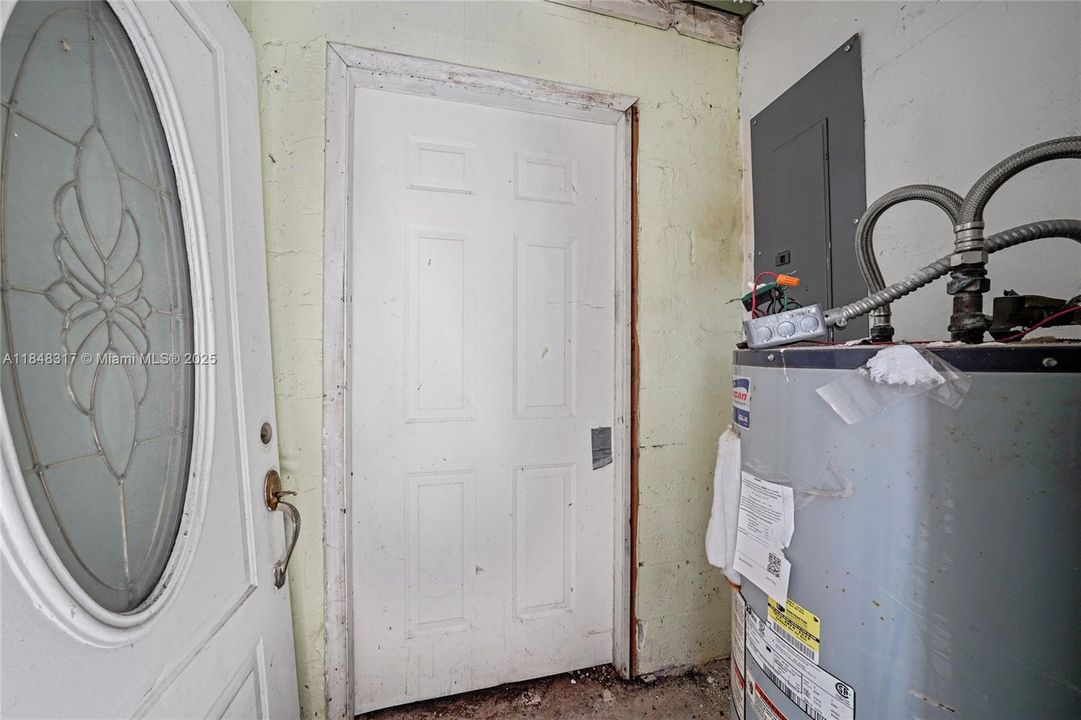 Active With Contract: $285,000 (2 beds, 1 baths, 864 Square Feet)