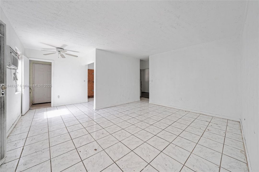 Active With Contract: $285,000 (2 beds, 1 baths, 864 Square Feet)