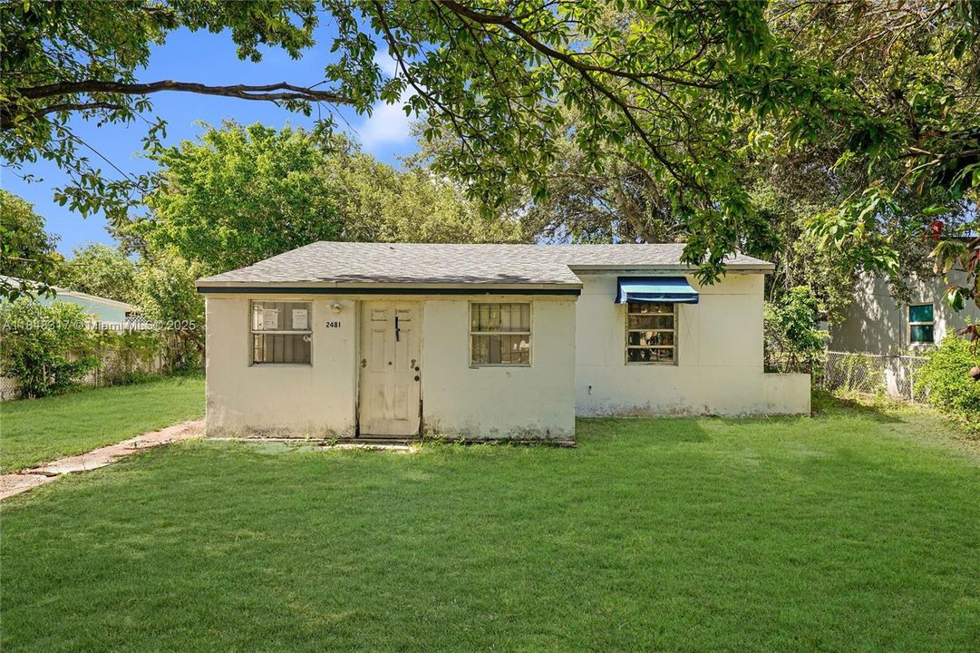 Active With Contract: $285,000 (2 beds, 1 baths, 864 Square Feet)