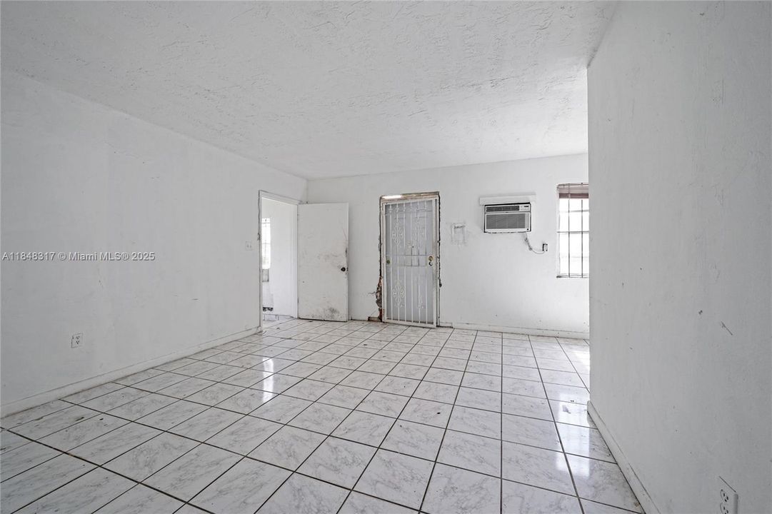 Active With Contract: $285,000 (2 beds, 1 baths, 864 Square Feet)