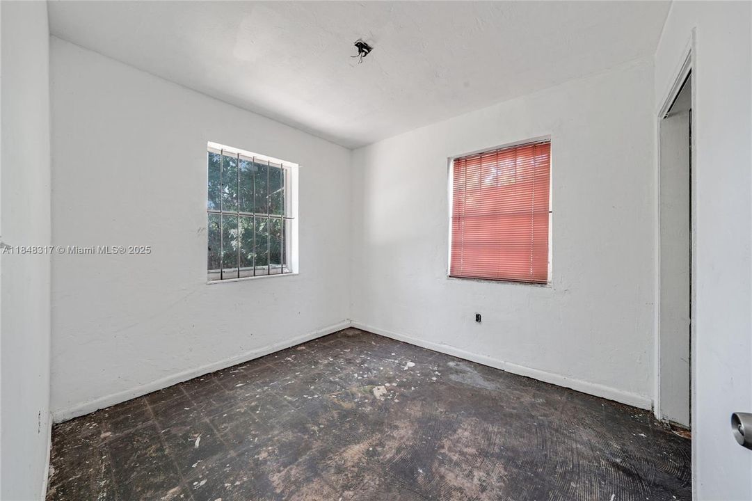 Active With Contract: $285,000 (2 beds, 1 baths, 864 Square Feet)