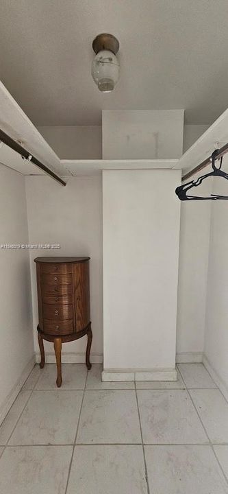 For Sale: $165,000 (1 beds, 1 baths, 790 Square Feet)