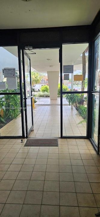 For Sale: $165,000 (1 beds, 1 baths, 790 Square Feet)