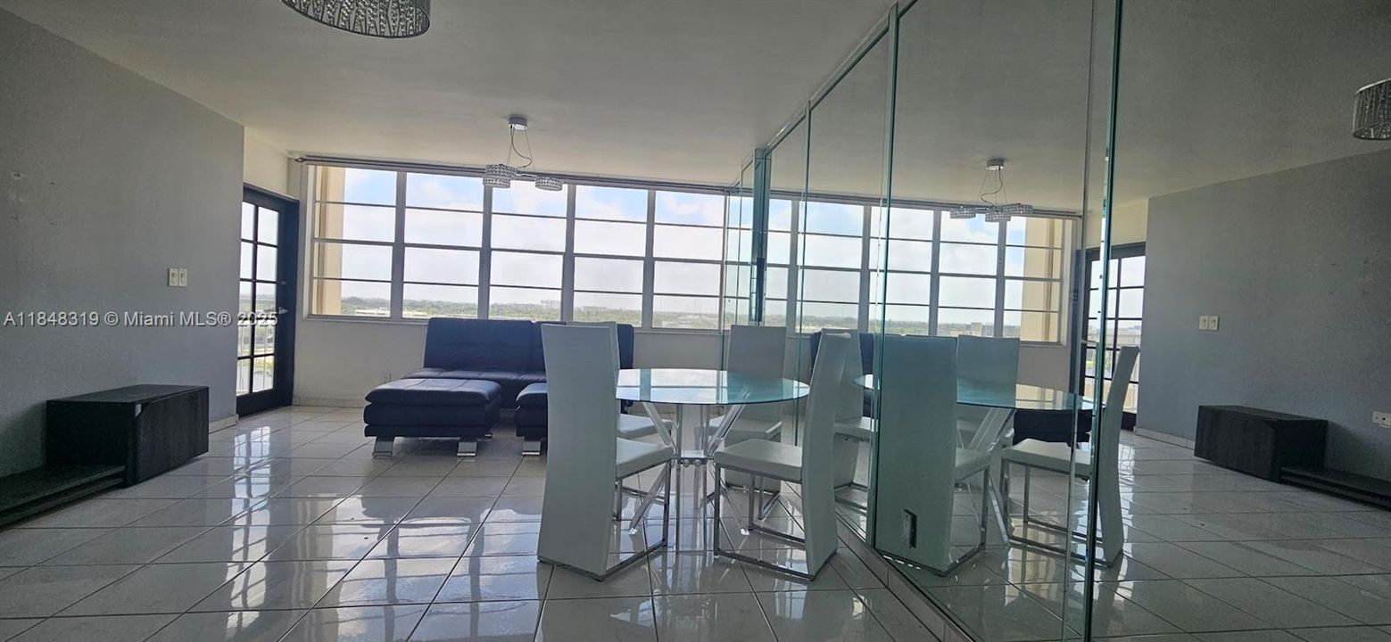 For Sale: $165,000 (1 beds, 1 baths, 790 Square Feet)