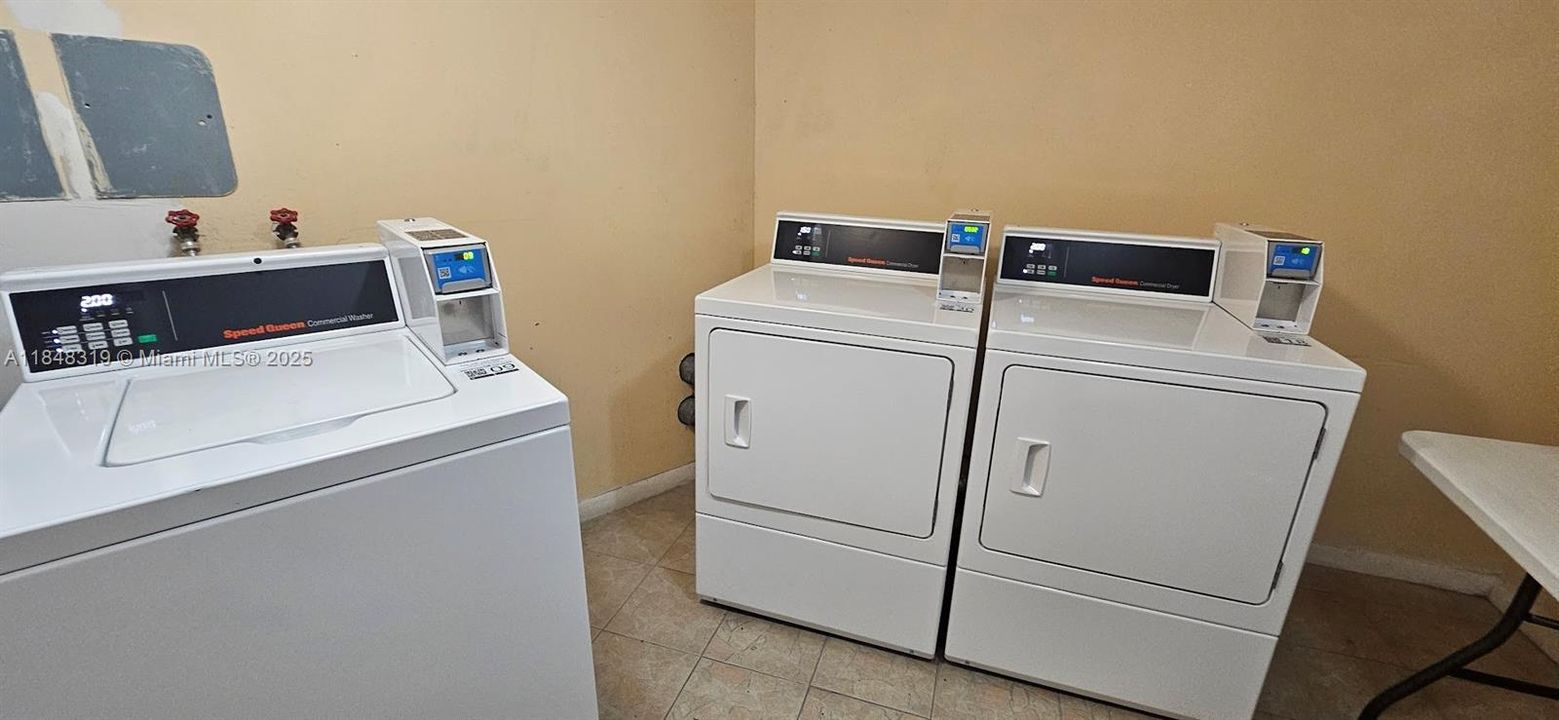 For Sale: $165,000 (1 beds, 1 baths, 790 Square Feet)