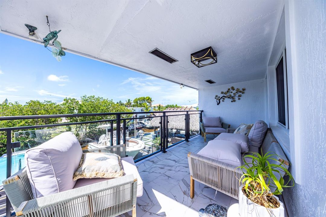 For Sale: $1,899,000 (4 beds, 4 baths, 2223 Square Feet)