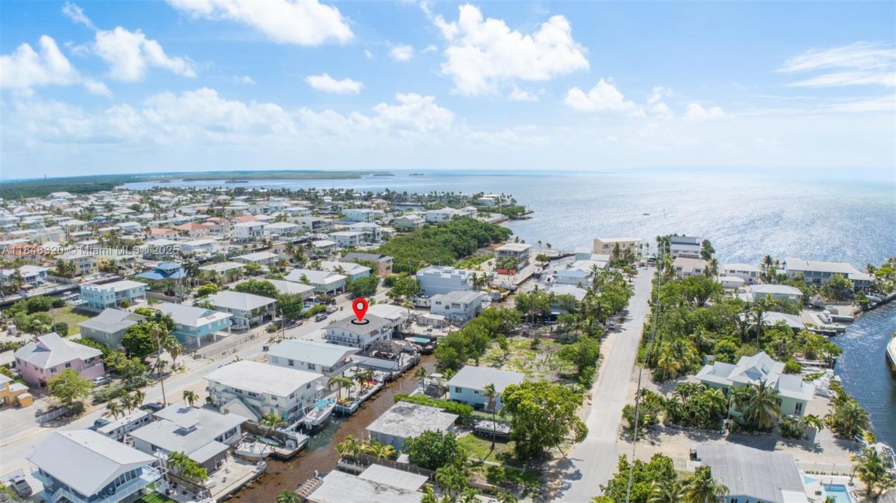 For Sale: $1,899,000 (4 beds, 4 baths, 2223 Square Feet)