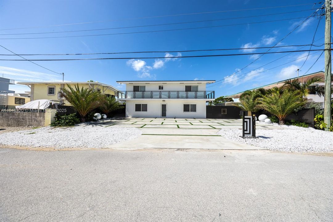 For Sale: $1,899,000 (4 beds, 4 baths, 2223 Square Feet)