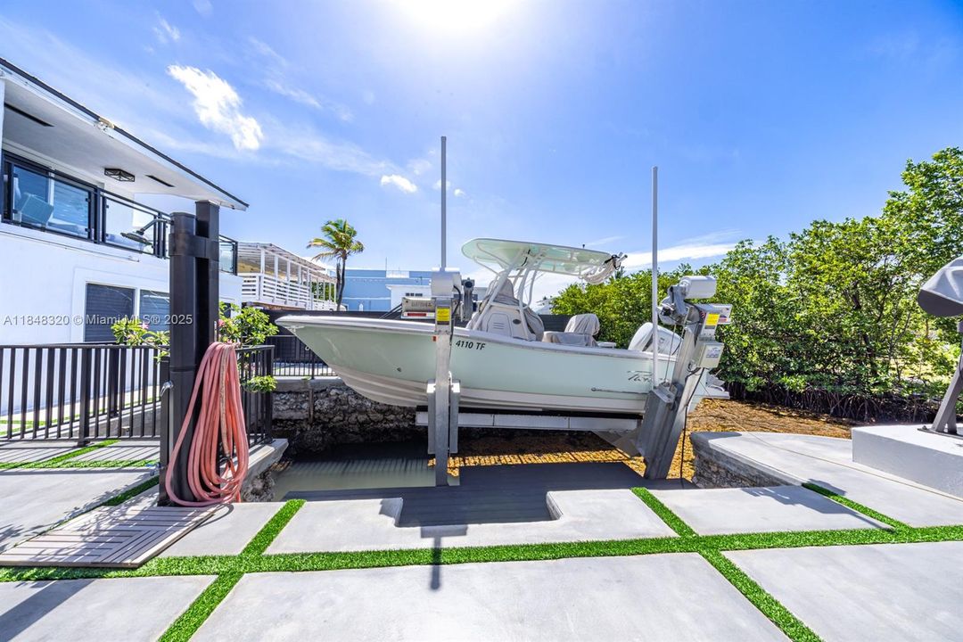 For Sale: $1,899,000 (4 beds, 4 baths, 2223 Square Feet)