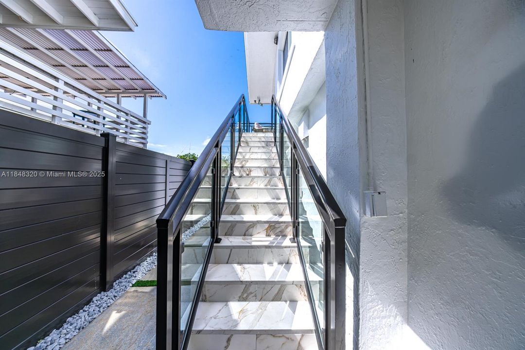 For Sale: $1,899,000 (4 beds, 4 baths, 2223 Square Feet)