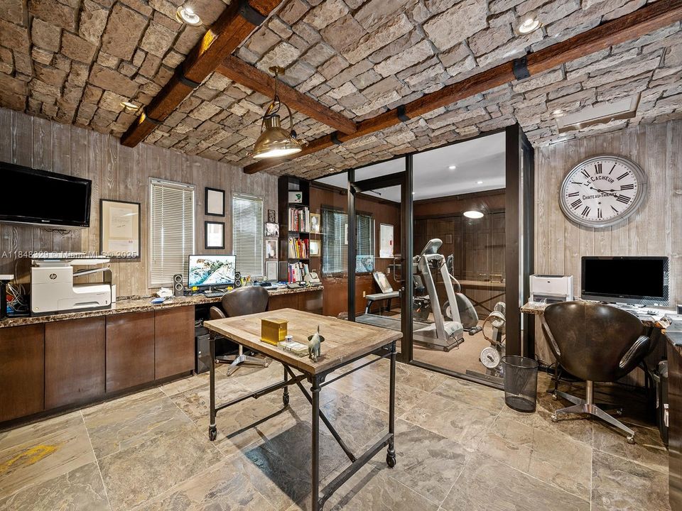 For Sale: $2,100,000 (5 beds, 5 baths, 4319 Square Feet)