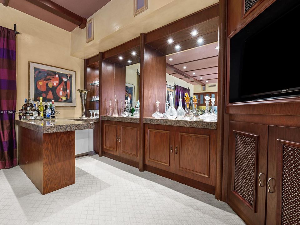 For Sale: $2,100,000 (5 beds, 5 baths, 4319 Square Feet)