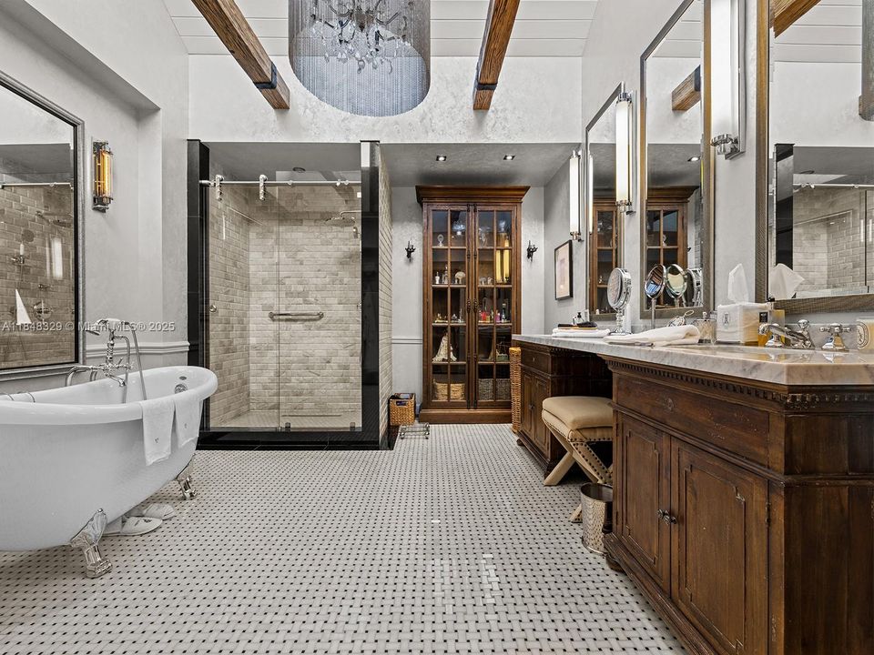 For Sale: $2,100,000 (5 beds, 5 baths, 4319 Square Feet)