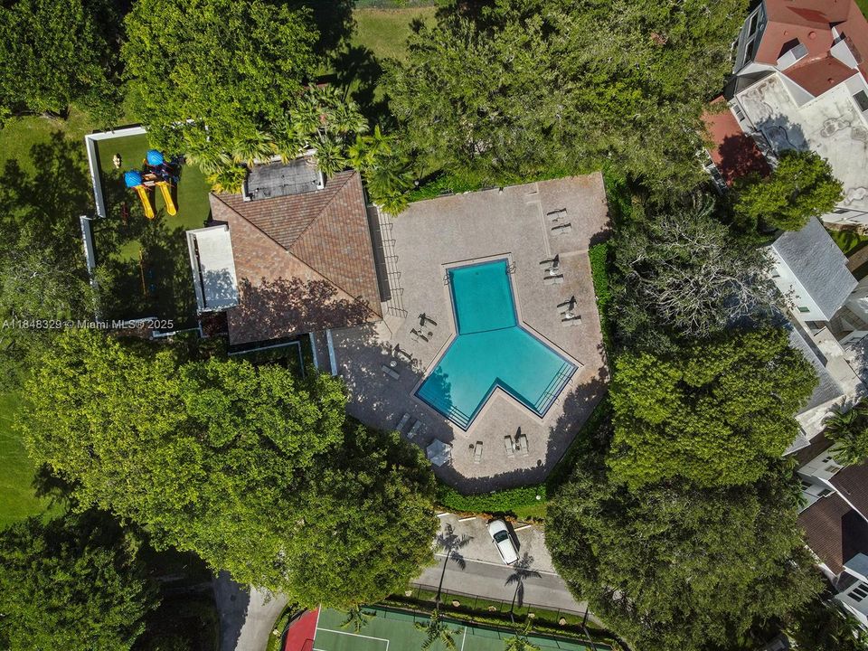 For Sale: $2,100,000 (5 beds, 5 baths, 4319 Square Feet)