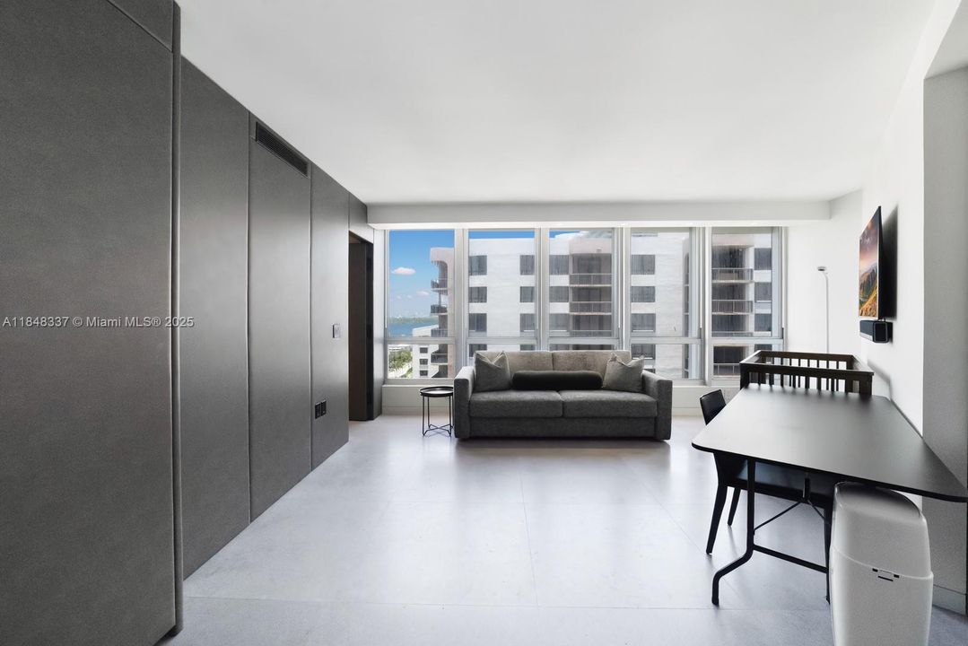 На продажу: $4,950,000 (3 спален, 2 ванн, 3300 Квадратных фут)