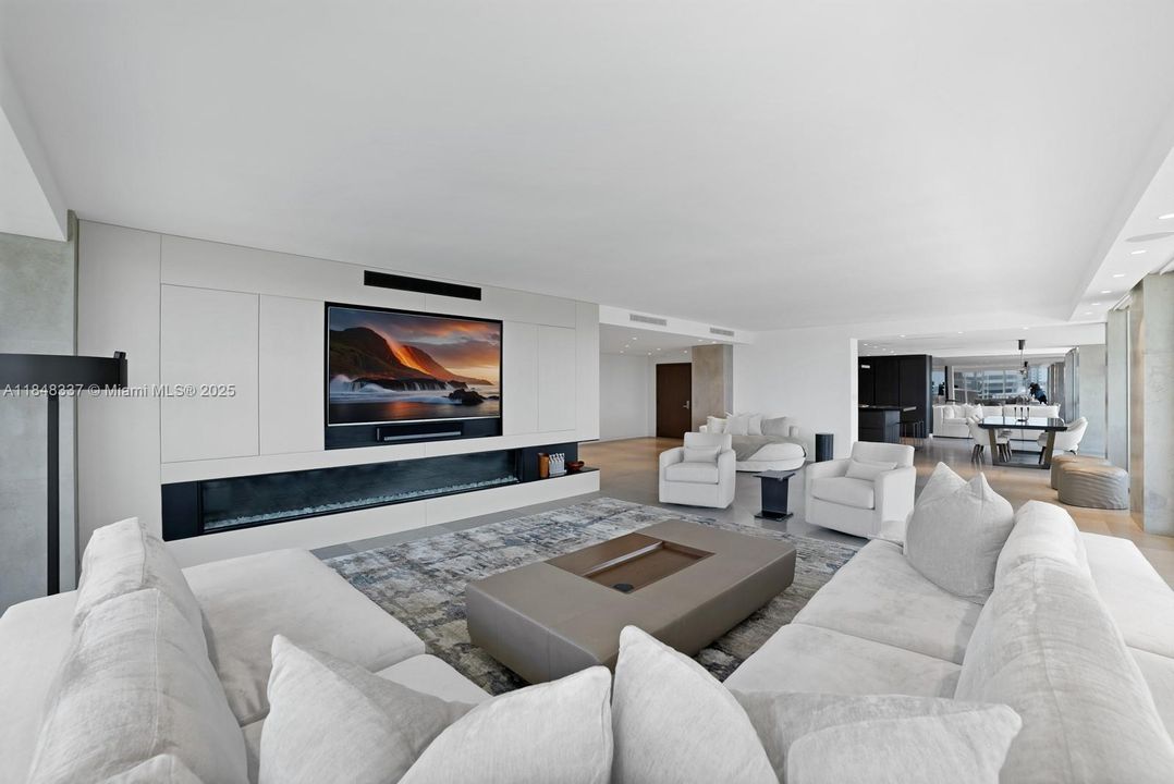 На продажу: $4,950,000 (3 спален, 2 ванн, 3300 Квадратных фут)