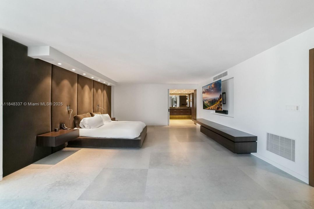 На продажу: $4,950,000 (3 спален, 2 ванн, 3300 Квадратных фут)