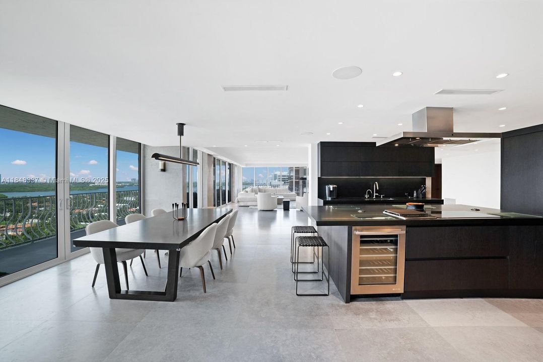 На продажу: $4,950,000 (3 спален, 2 ванн, 3300 Квадратных фут)