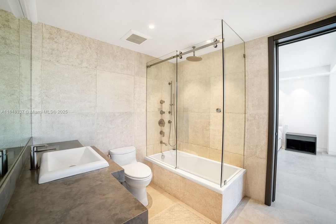 На продажу: $4,950,000 (3 спален, 2 ванн, 3300 Квадратных фут)