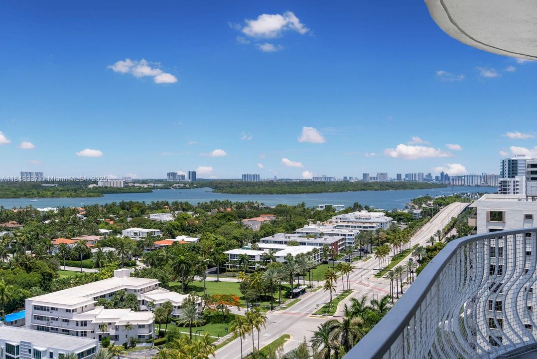 На продажу: $4,950,000 (3 спален, 2 ванн, 3300 Квадратных фут)