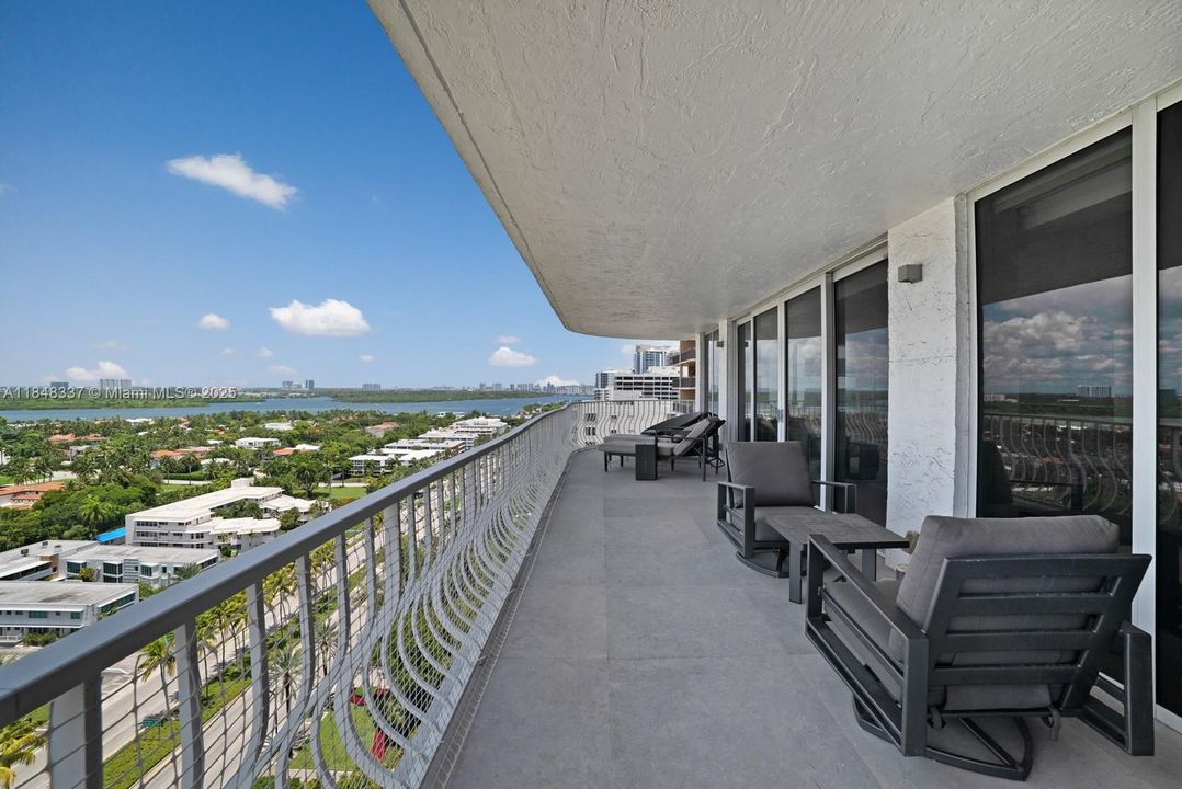 На продажу: $4,950,000 (3 спален, 2 ванн, 3300 Квадратных фут)